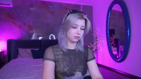 selenairis online show from August 16, 8:51 am