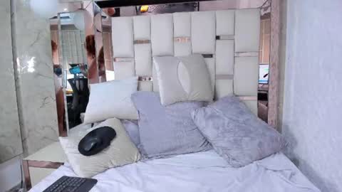 Selene  online show from August 4, 12:57 pm