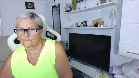 Selenna online show from July 5, 6:44 pm