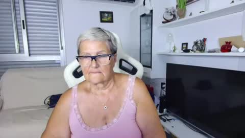 Selenna online show from July 6, 6:33 pm