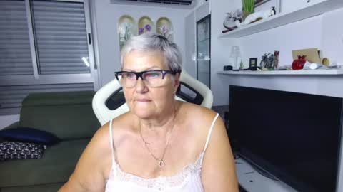 Selenna online show from July 19, 5:15 pm