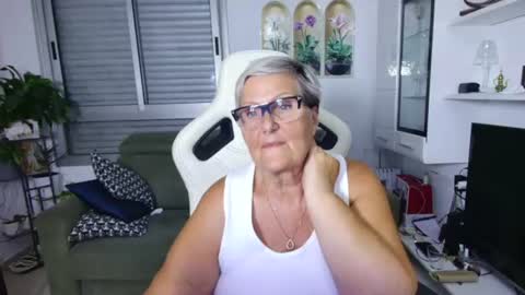 Selenna online show from July 21, 6:10 pm
