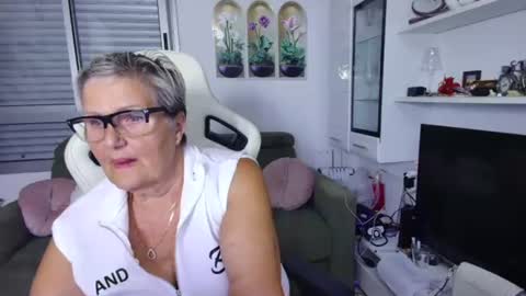 Selenna online show from July 28, 5:41 pm