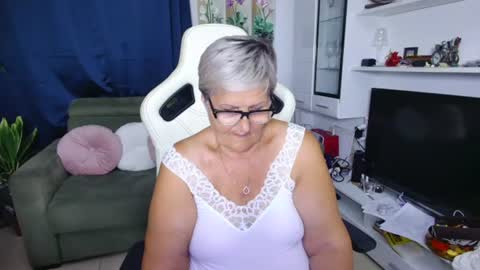 Selenna online show from July 29, 6:48 pm