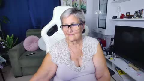 Selenna online show from July 30, 7:53 pm