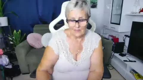Selenna online show from August 2, 8:27 pm