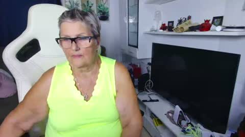 Selenna online show from August 3, 6:37 pm