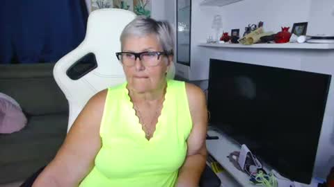 Selenna online show from August 3, 7:43 pm