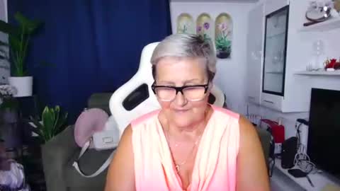 Selenna online show from August 6, 6:40 pm
