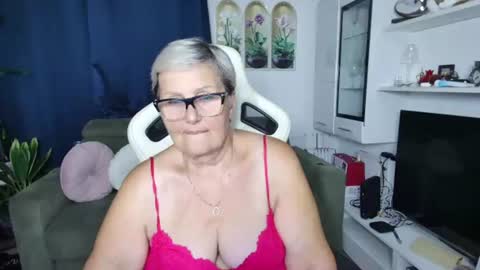 Selenna online show from August 7, 5:35 pm