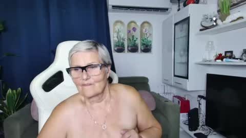 Selenna online show from August 7, 8:53 pm