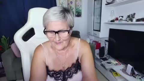Selenna online show from August 11, 5:15 pm