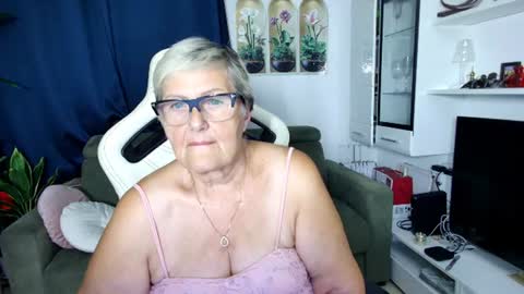 Selenna online show from August 16, 5:06 pm