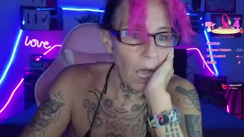 Selvaggia Del Caribe online show from August 7, 7:25 pm