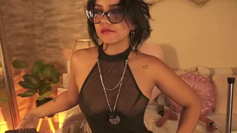 senniabella online show from August 3, 5:09 pm