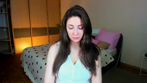 sensitiveheartt online show from June 19, 3:28 am