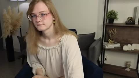 Kira online show from August 12, 9:50 pm