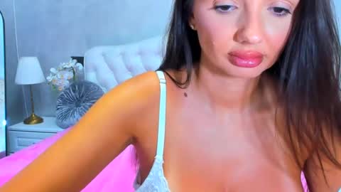 EllaRossa online show from August 14, 6:33 pm