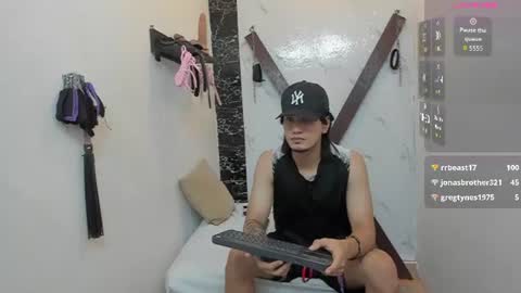 max and lissa online show from August 12, 8:49 am