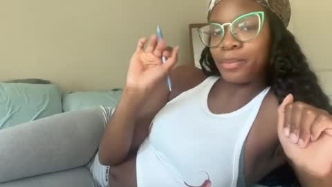 Serenity Bee   online show from August 14, 2:53 pm