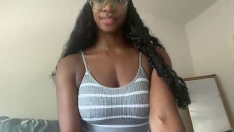 Serenity Bee   online show from August 16, 2:32 pm