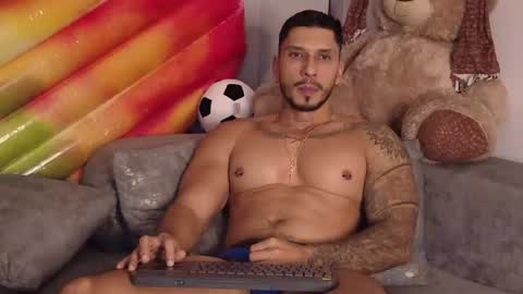 seth_vega_ online show from July 3, 2:13 am