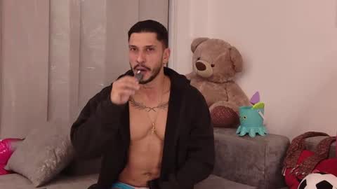 seth_vega_ online show from July 9, 12:54 pm