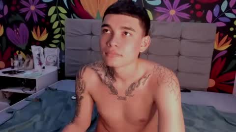 sexcoupleskinny online show from August 6, 5:45 pm