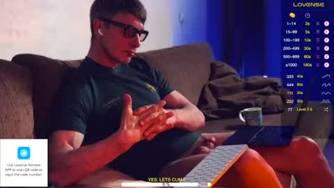 Tom online show from August 14, 7:39 pm