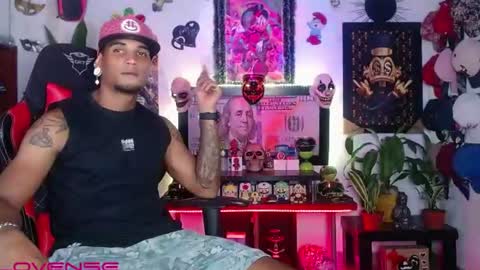 Aharon  ravelo online show from August 11, 5:09 am
