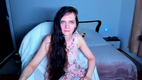 sexqueen1111 online show from August 5, 8:23 am