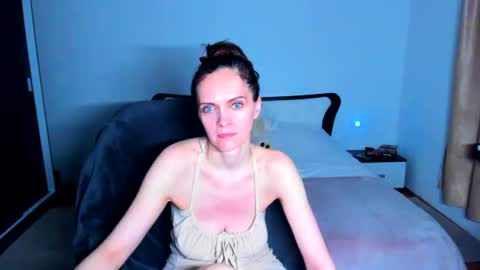 sexqueen1111 online show from August 10, 2:29 pm
