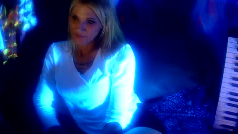 Leeah CloudZzz online show from August 7, 9:53 am