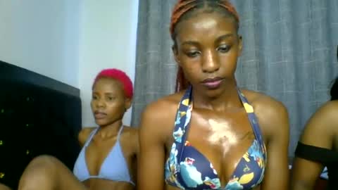 sexxy_lunah online show from August 15, 11:25 am