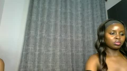 sexxy_lunah online show from August 15, 4:44 pm