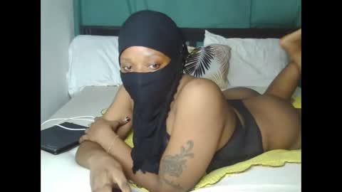 sexxybooty254 online show from May 3, 7:19 pm