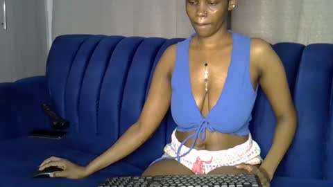 sexxyylips online show from August 12, 5:59 pm