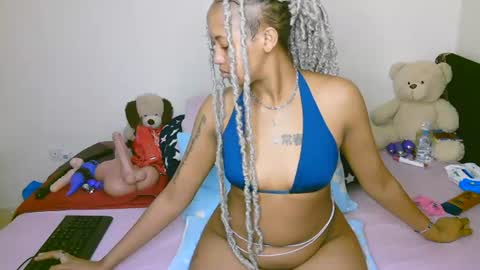 sexy_bluegirl online show from June 18, 2:00 am