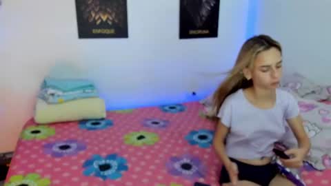 Sexy girl  14 online show from August 10, 3:52 am