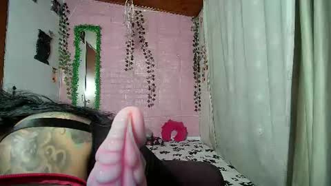 sexy lolas online show from August 9, 1:50 am