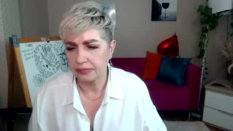 sexy_milffa online show from August 10, 12:01 am