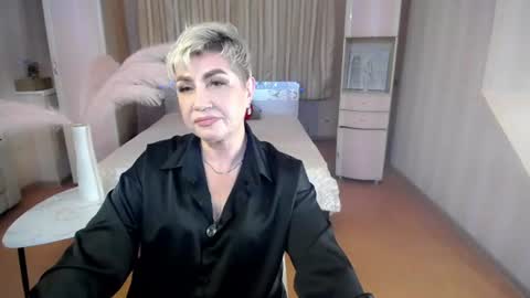 sexy_milffa online show from August 12, 6:27 am