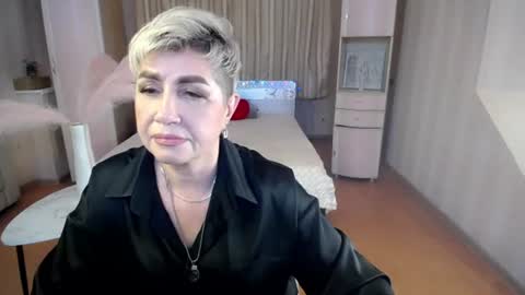 sexy_milffa online show from August 12, 7:33 am