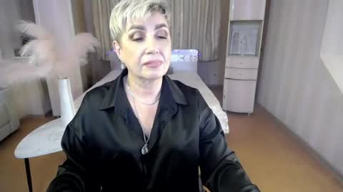 sexy_milffa online show from August 12, 9:44 am