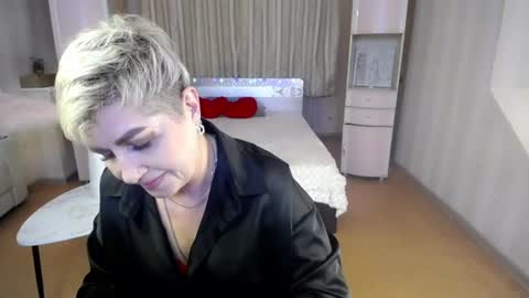 sexy_milffa online show from August 12, 11:56 am