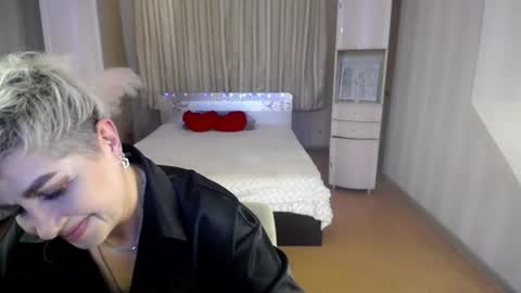 sexy_milffa online show from August 12, 1:24 pm
