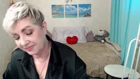 sexy_milffa online show from August 16, 7:01 am