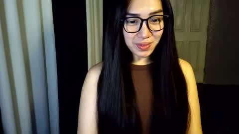 hi im queenie online show from August 6, 5:17 am