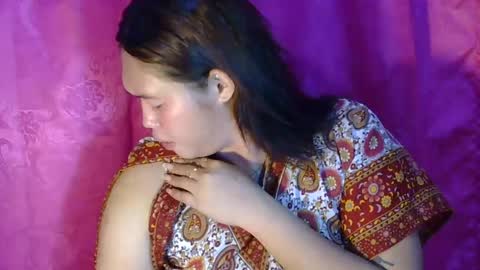 SOFIE  The woman who lives in the province online show from August 9, 9:16 pm
