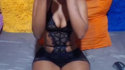 sexyappleass01 online show from August 13, 2:14 am